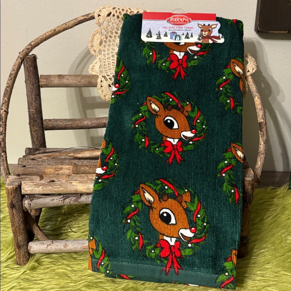 NEW Rudolph the Red Nosed Reindeer Christmas Wreath Printed Green Hand Towel